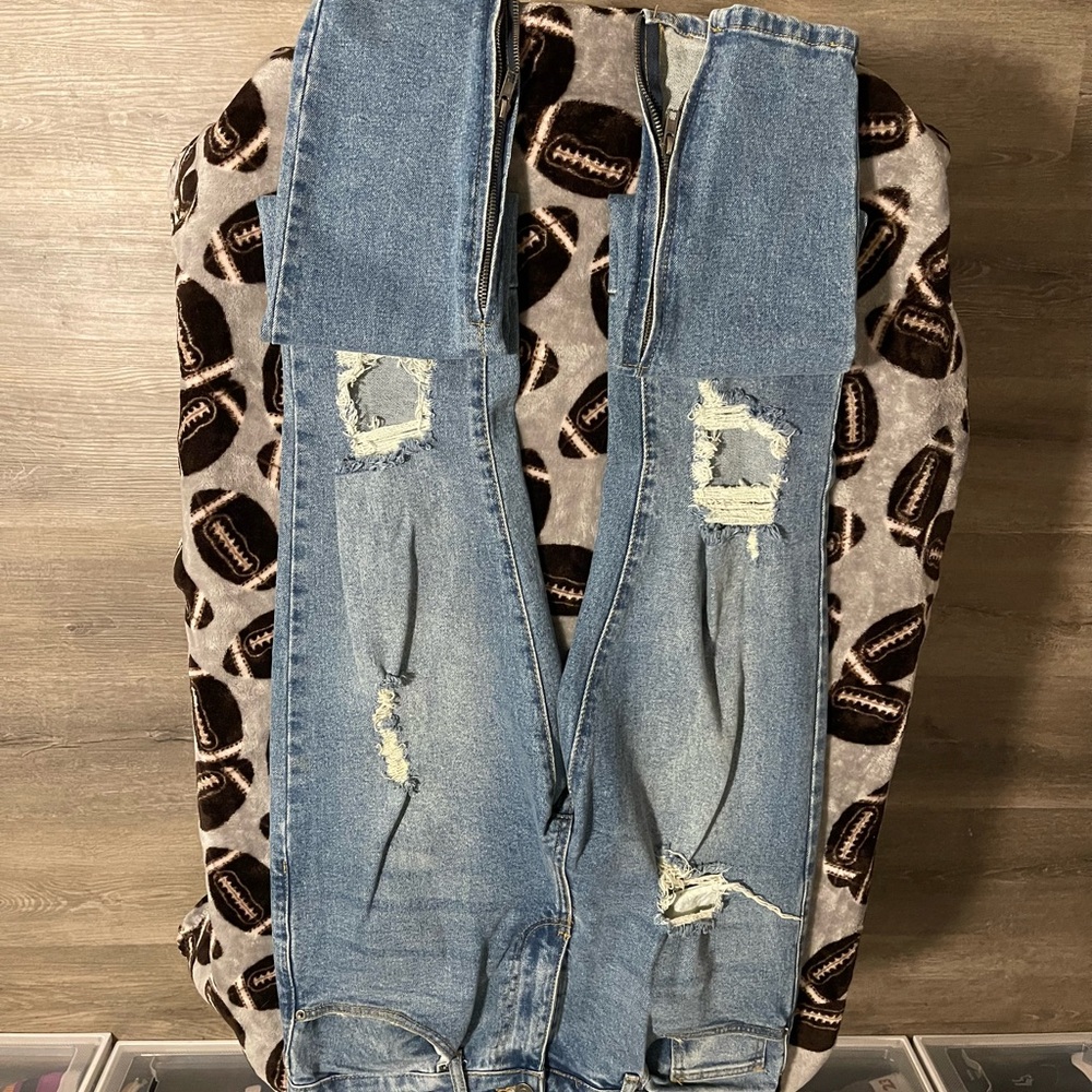Distressed Fashion Nova men's Blue Jeans